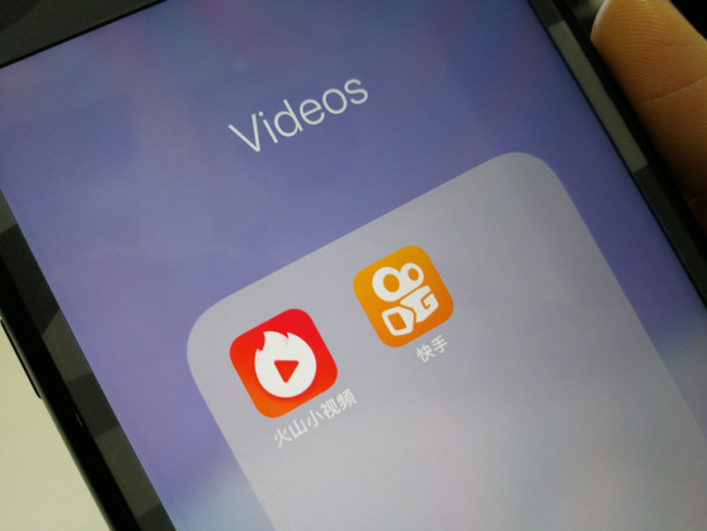 Icons of video apps Huoshan and Kuaishou on a mobile phone screen. [Photo: China Plus]