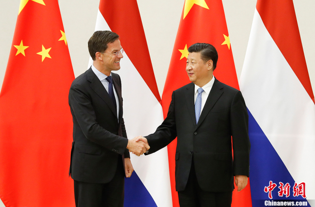 Chinese President Xi Jinping meets with Dutch Prime Minister Mark Rutte at the Boao Forum for Asia annual conference on April 10, 2018. [Photo: Chinanews.com]