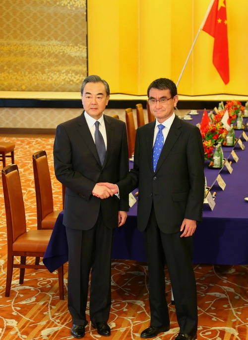 Chinese State Councilor and Foreign Minister Wang Yi meets with Japanese Foreign Minister Taro Kono in Tokyo, April 15, 2018. [Photo: Chinese Foreign Ministry]
