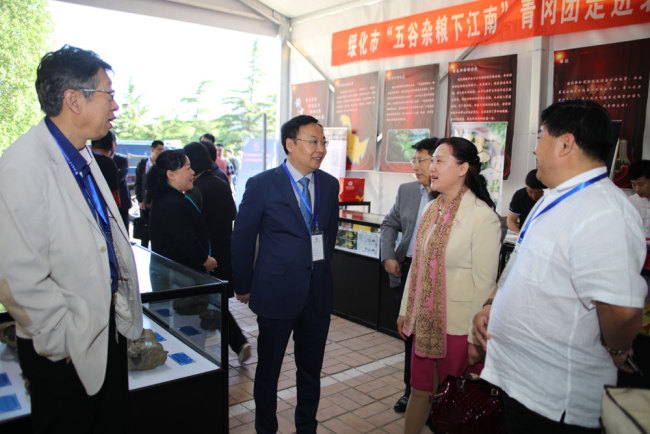 The fossil-rich Qinggang County held a week-long event to promote public knowledge about fossil preservation, seen here on Monday, May 7, at Peking University. [Photo: Provided to China Plus]