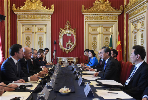 Chinese State Councilor and Foreign Minister, Wang Yi holds talks with Portuguese Foreign Minister Augusto Santos Silva in Lisbon on Friday. [Photo: fmprc.gov.cn] 