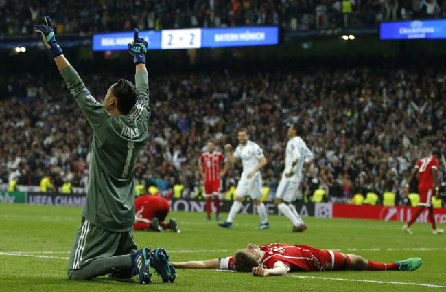Real Madrid goalkeeper Keylor Navas celebrates after Madrid reached its third straight Champions League final 4-3 on aggregate at the Champions League semifinal second leg soccer match between Real Madrid and FC Bayern Munich at the Santiago Bernabeu stadium in Madrid, Spain, Tuesday, May 1, 2018. [Photo: AP]