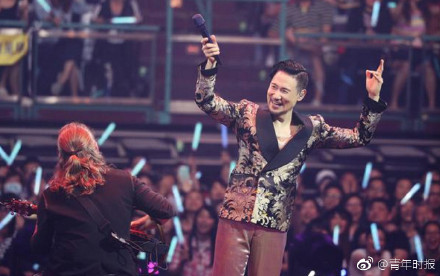 Jacky Cheung performs at a concert in Jiaxing, Zhejiang province. [Photo/Sina Weibo]