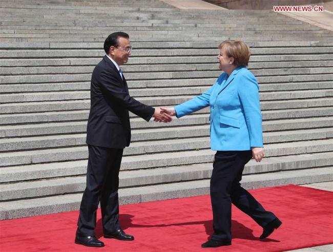Chinese Premier Li Keqiang holds a welcome ceremony for visiting German Chancellor Angela Merkel, before their talks at the Great Hall of the People, in Beijing, capital of China, May 24, 2018. [Photo: Xinhua/Liu Weibing]