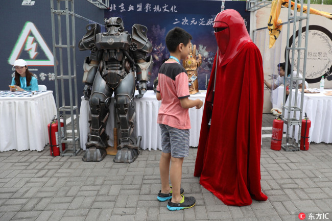 This is how you strike a conversation with Supreme Leader Snoke's Praetorian Guard.[Photo:IC]