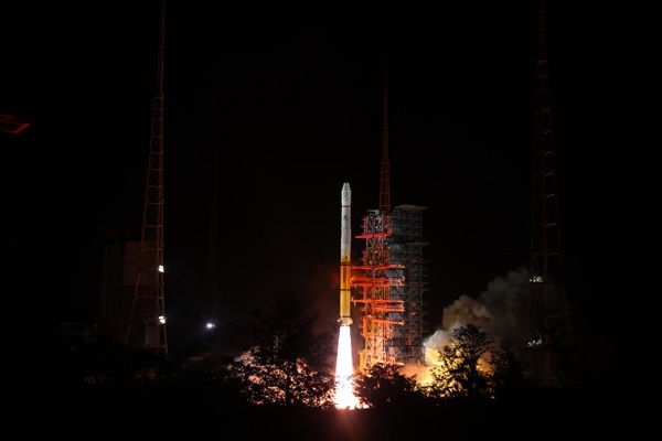 The new Fengyun-2H meteorological satellite is launched on a Long March-3A rocket at 9:07 p.m., Beijing Time, from the Xichang Satellite Launch Center in southwest China's Sichuan Province, June 5, 2018.[Photo: cyol.com]