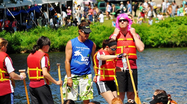 Participants in Dragon boat racing during Dragon Boat Festival [File photo: Baidu]