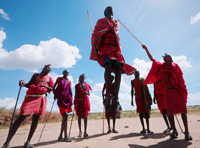Maasai warriors perform the adumu, or "jumping dance," to demonstrate their strength and agility in the Maasai Mara, Kenya. [Photo: CRI/LIU Chi]
