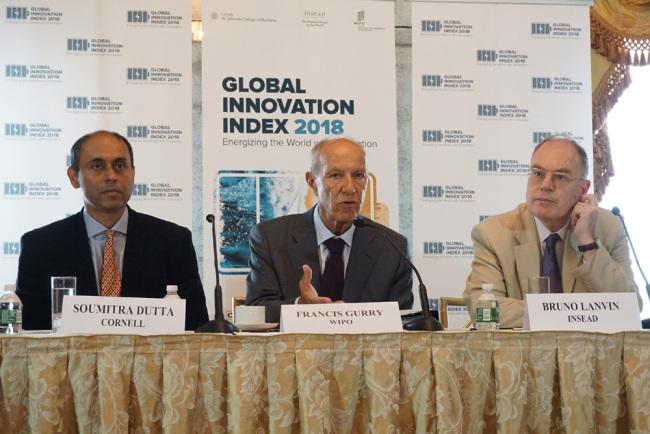 WIPO Director General Francis Gurry (C), Bruno Lavin, Executive Director of Global Indices at INSEAD (R), Soumitra Dutta, professor from the Cornell University, attend the launch ceremony of GII 2018 in New York on July 10th. [China Plus/ Qian Shanming]