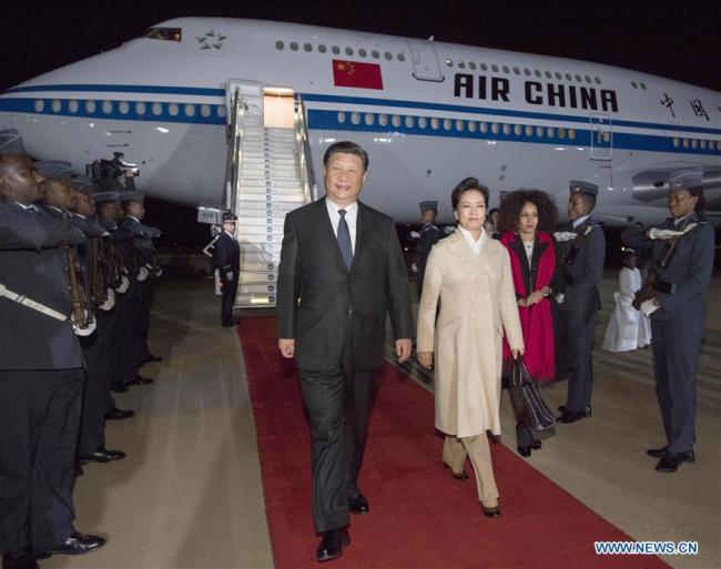 Chinese President Xi Jinping arrives in Pretoria for a state visit to South Africa, July 23, 2018. Xi and his wife, Peng Liyuan, were greeted by high-ranking South African government officials at the airport. [Photo: Xinhua]