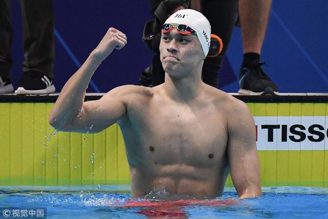China's Sun Yang celebrates winning the final of the men's 800m freestyle swimming event during the 2018 Asian Games in Jakarta on Aug 20, 2018. [Photo:VCG]
