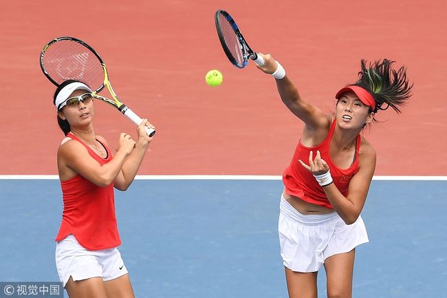 China's Xu Yifan (L) and Yang Zhaoxuan (R) compete against Chan Haoching and Chan Yunjan of Chinese Taipei during their women's doubles final tennis match at the 2018 Asian Games in Palembang on August 25, 2018. [Photo: VCG/Mohd Rasfan]