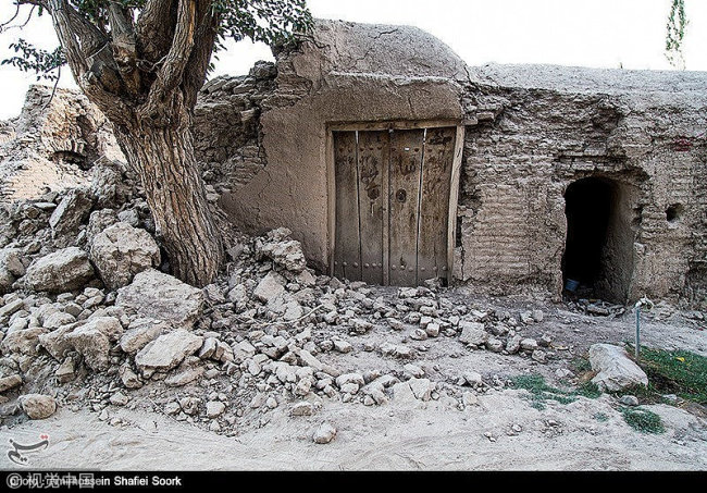 A damaged house is seen after earthquake struck near the Iranian city of Kermanshah, Iran August 26, 2018. [Photo: VCG]