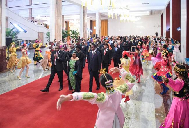 Foreign leaders and their spouses attending the Beijing Summit of the Forum on China-Africa Cooperation (FOCAC) are greeted by young performers on their way to a welcoming banquet held by Chinese President Xi Jinping and his wife Peng Liyuan at the Great Hall of the People in Beijing, capital of China, Sept. 3, 2018. [Photo: Xinhua/Shen Hong]