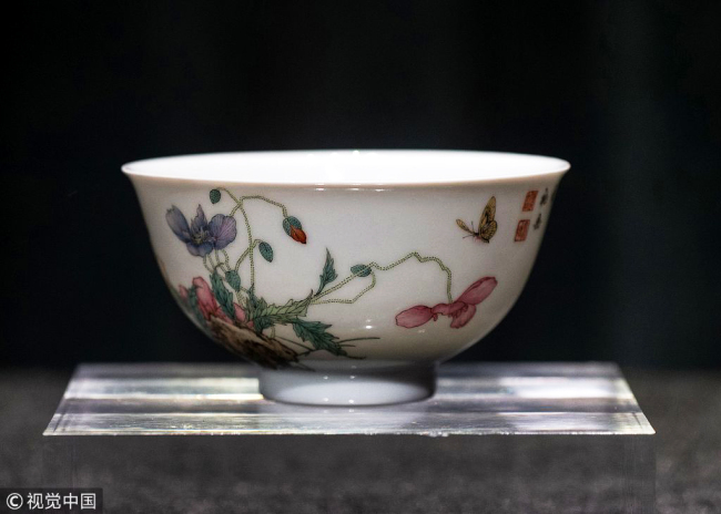 A roughly 12 centimeter Falangcai porcelain bowl on display in the Sotheby's media preview in Hong Kong, August 30, 2018. [Photo: VCG]