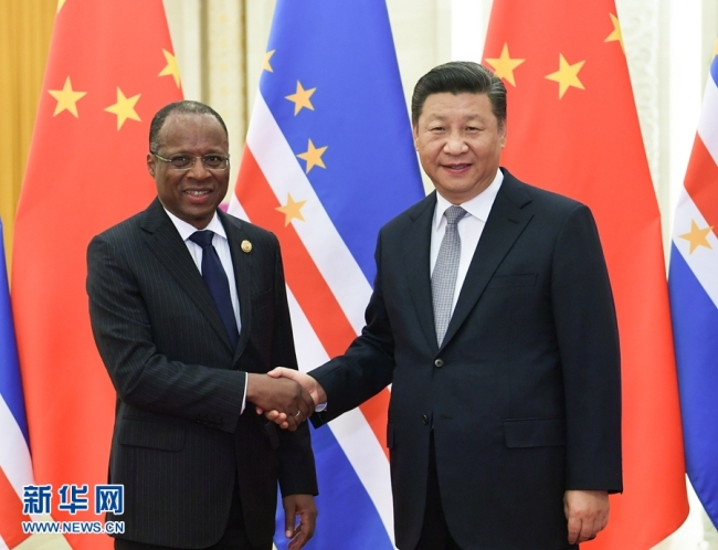 Chinese President Xi Jinping (R) meets with Prime Minister of Cape Verde Ulisses Correia e Silva at the Great Hall of the People in Beijing, capital of China, Sept. 5, 2018. [Photo: Xinhua]