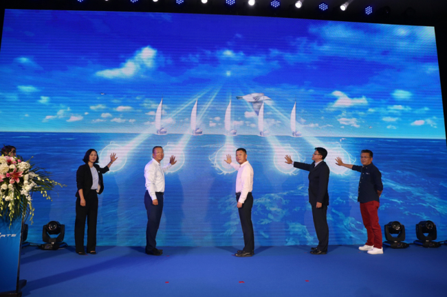 Officials of Chinese Yachting Association and representtives of the league sponsor Mitime Sports together start the inaugural China Sailing League in Beijing on Sep 10,2018. [Photo providied to China Plus]
