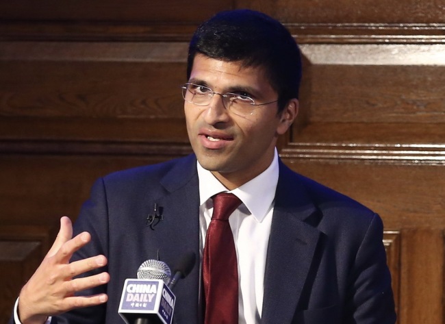 Nikhil Rathi, CEO of the London Stock Exchange, delivers a speech at China Daily's Vision China event in London, Sept 13, 2018. [Photo: chinadaily.com.cn]