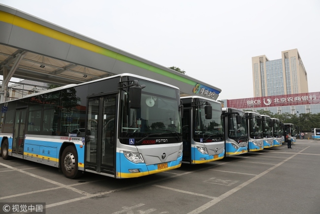 Photo taken on June 25, 2018 shows the electronic buses of the Beijing Public Transport Corporation parking at a station in Beijing’s Fengtai District. [Photo: VCG]