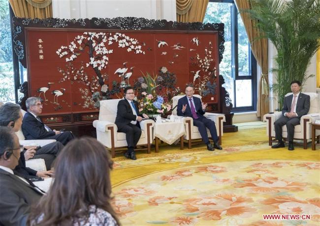 Chinese Vice President Wang Qishan meets with foreign guests attending the opening ceremony of a commemorative event for the International Day of Peace in Nanjing, capital of east China's Jiangsu Province, Sept. 19, 2018. [Photo: Xinhua]