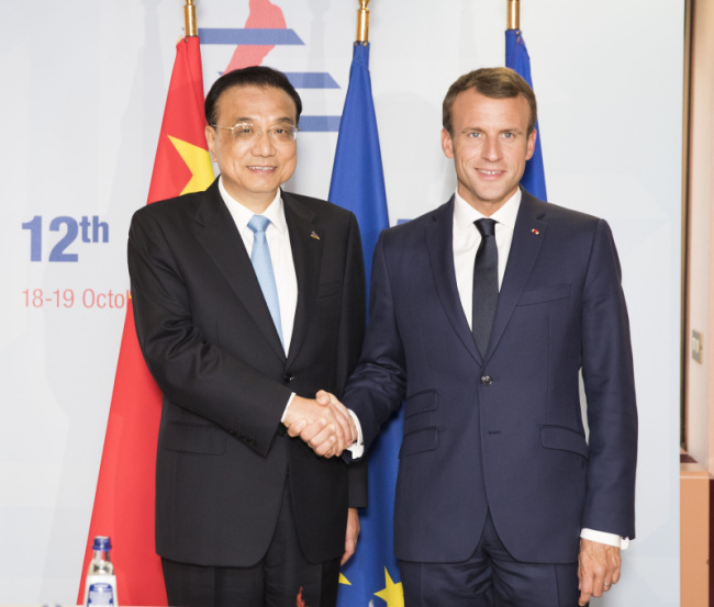 Chinese Premier Li Keqiang (L) meets with French President Emmanuel Macron on the sidelines of the 12th summit of the Asia-Europe Meeting in Brussels, Belgium on Thursday, October 18, 2018. [Photo: gov.cn]