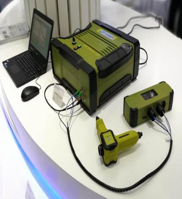 The terahertz-wavelength spectroscopy-based liquids scanner developed by scientists at the University of Shanghai for Science and Technology. The device can test the liquid inside a sealed container within 0.1 second. [File photo: University of Shanghai for Science and Technology]