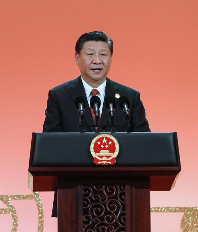 Chinese President Xi Jinping addresses a banquet in Shanghai, east China, Nov. 4, 2018. Xi Jinping and his wife Peng Liyuan hosted a banquet on Sunday evening in Shanghai to welcome distinguished guests from around the world, who will attend the first China International Import Expo (CIIE) opening Monday. [Photo: Xinhua/Xie Huanchi]