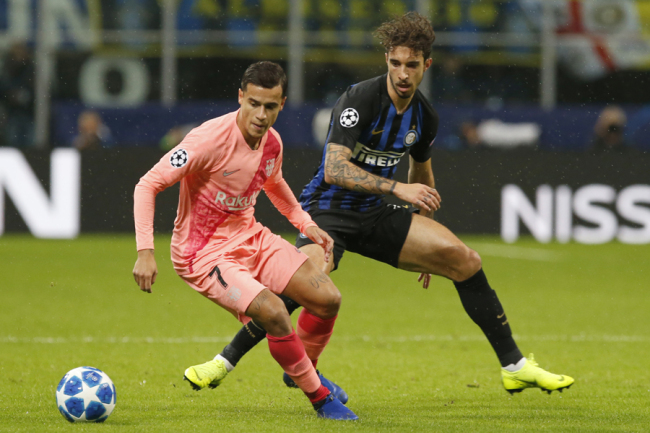 Barcelona's Philippe Coutinho, left, and Inter Milan's Sime Vrsaljko vie for the ball during the Champions League group B soccer match between Inter Milan and Barcelona at the San Siro stadium in Milan, Italy, Tuesday, Nov. 6, 2018. [Photo: AP]
