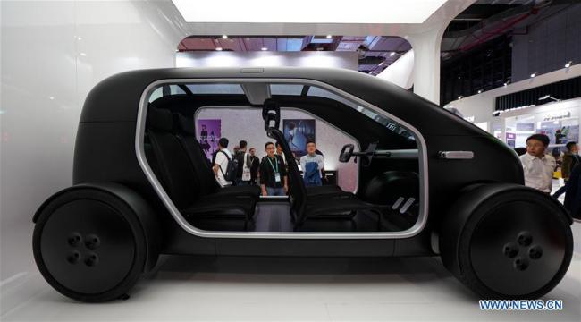Visitors watch a new electric vehicle at the first China International Import Expo (CIIE) in Shanghai, east China, Nov. 6, 2018. The first CIIE is held from Nov. 5 to 10 in Shanghai. [Photo: Xinhua/Wang Jianhua]