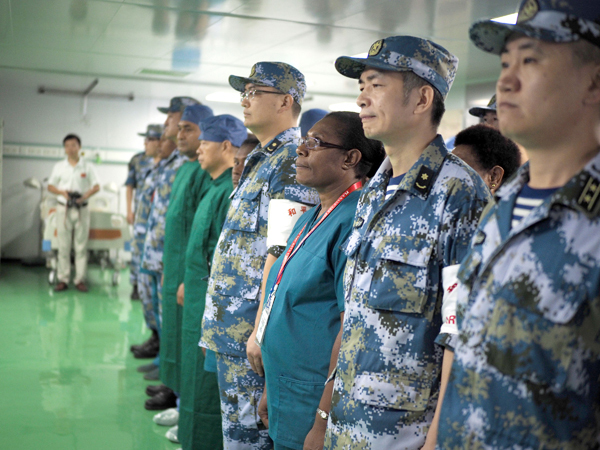 Medical teams from China and Papua New Guinea prepare for the drills in Port Moresby, on Tuesday, July 17, 2018. [Photo: thepaper.cn]