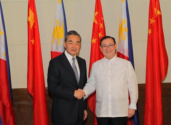 Chinese State Councilor and Foreign Minister Wang Yi (L) meets with Philippine Foreign Affairs Secretary Teodoro Locsin in Davao, the Philippines, Oct. 29, 2018. [Photo: Xinhua]