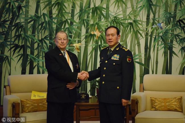 Chinese defense minister Wei Fenghe(R) took time out in Washington D.C. to meet with American Flying Tiger veteran Jay Vinyard, who had helped Chinese forces in the fight against the Japanese invasion during World War II. [Photo: VCG]
