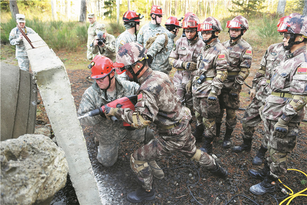 Chinese and US troops perform a joint confined-space rescue operation at Camp Rilea Armed Forces Training Facility of the Oregon Army National Guard in Warrenton, Oregon. [File Photo: Xinhua]