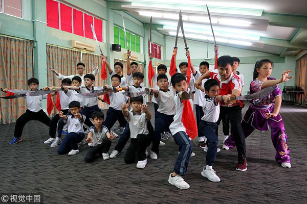 Students at the Chung Hwa Middle School in Bandar Seri Begawan, Brunei, practice Chinese martial arts. [Photo: VCG]