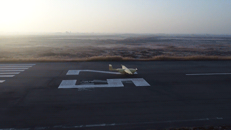 JD's first large-scale UAV, JDY-800, takes off from Pucheng airport in Shaanxi Province, November 19, 2018. [Photo: people.com.cn]