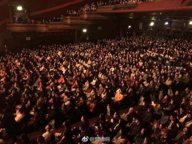 Guo Degang shows his performance venue in Manchester, U.K. on his Sina Weibo account on Tuesday, Nov 27, 2018. [Photo: weibo.com]