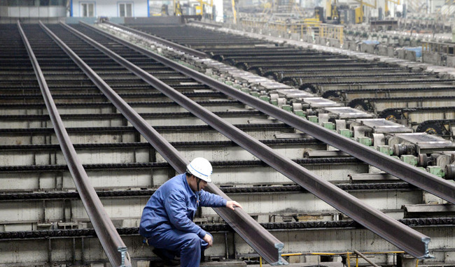 A staff works in a steel factory in Handan City, Hebei Province, November 23, 2018. [Photo: IC]