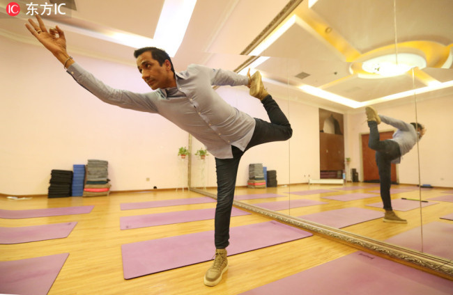 Dev Raturi opens a Yoga studio in Xi'an, capital of China's Shaanxi Province, November 24, 2018. [Photo: IC]