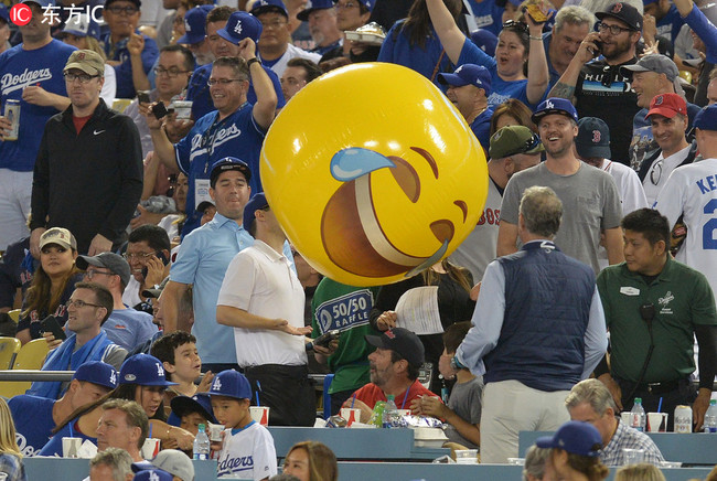 A fan is hit by a beach ball emoji in the sixth inning between the Los Angeles Dodgers and the Boston Red Sox in game three of the 2018 World Series at Dodger Stadium in Los Angeles, CA, USA on Oct 26, 2018. [Photo: IC]