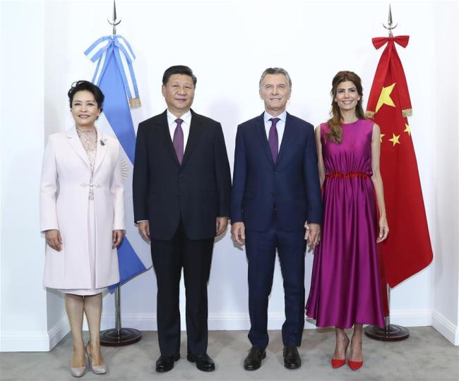 Chinese President Xi Jinping (2nd L) and his wife Peng Liyuan (1st L) pose for a group photo with Argentina's President Mauricio Macri (2nd R) and his wife Juliana Awada (1st R) ahead of the two leaders’ talks in in Buenos Aires, capital of Argentina, December 2, 2018. [Photo: Xinhua]