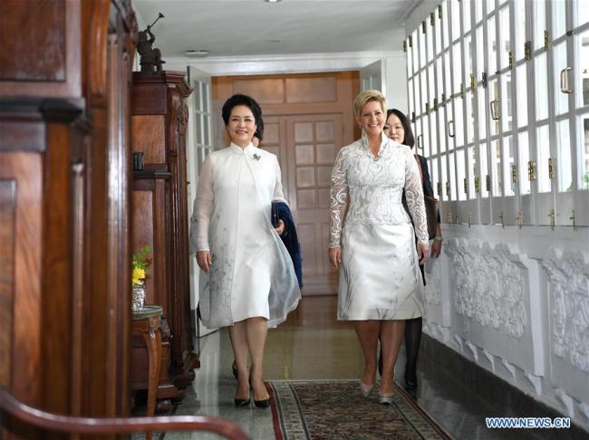Peng Liyuan (L), wife of Chinese President Xi Jinping, and World Health Organization goodwill ambassador for tuberculosis and HIV/AIDS and UNESCO special envoy for the advancement of girls' and women's education, meets with Panamanian First Lady Lorena Castillo Garcia, a special ambassador for UNAIDS in Latin America, in Panama City, Panama, Dec. 3, 2018. [Photo: Xinhua/Yan Yan]