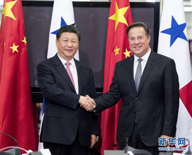 Chinese President Xi Jinping (L) meets with his Panamanian counterpart, Juan Carlos Varela, in Panama City, Panama on Monday, December 3, 2018. [Photo: Xinhua]