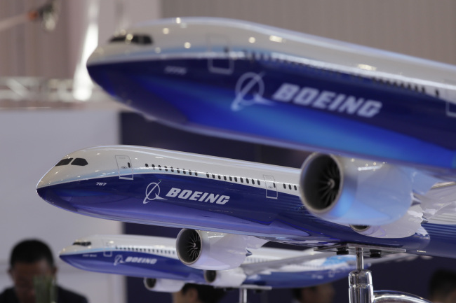 In Nov. 6, 2018, file photo models of a Boeing passenger airliner are displayed during the 12th China International Aviation and Aerospace Exhibition, also known as Airshow China 2018, in Zhuhai city, south China's Guangdong province. Boeing Co. canceled a conference call that it scheduled for Tuesday, Nov. 20, with airlines to discuss issues swirling around its newest plane, which has come under close scrutiny after a deadly crash in Indonesia.[Photo: AP]