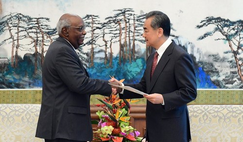 Chinese State Councilor and Foreign Minister Wang Yi with Rahamtalla Mohamed Osman Elnor, first African Union (AU) representative to China. [Photo:Xinhua]