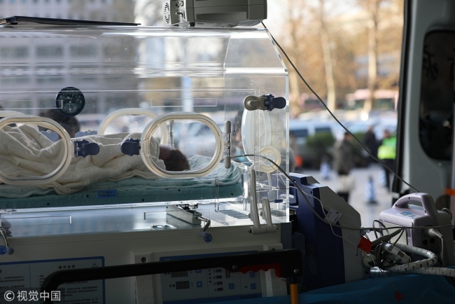 The tiny preterm infant lying in her incubator in Zhengzhou, the capital of Henan Province, on Thursday, December 13, 2018. [Photo: VCG]