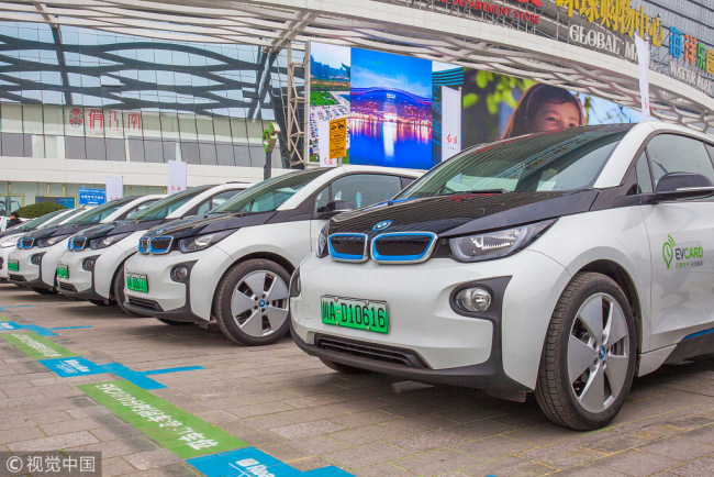 BMW 5-Series vehicles for the Munich-based car maker's ReachNow car-sharing service are parked in Chengdu, capital of Sichuan Province.[File Photo: VCG]