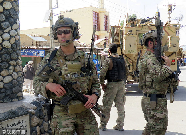 U.S troops keep watch during an official visit in Farah province, Afghanistan May 19, 2018. Picture taken May 19, 2018.[File Photo: VCG]