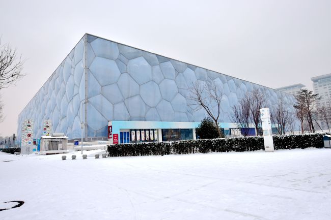 The National Aquatics Center in the backdrop of snow in Beijing on Dec 26, 2018. [Photo: IC]