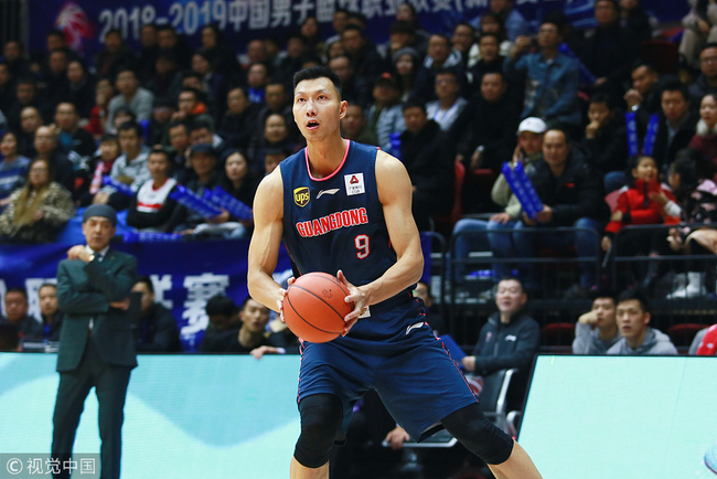 Yi Jianlian makes a jump shot during the CBA regular season game between Guangdong and Xinjiang on Jan 1, 2019 in Urumqi. Yi pocketed 23 points and 12 rebounds in the game but Guangdong lost the game 130-126. [Photo: VCG]