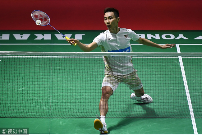 Lee Chong Wei of Malaysia competes against Kento Momota of Japan during the Men's Singles Semi-final match on day five of the Blibli Indonesia Open at Istora Gelora Bung Karno on July 7, 2018 in Jakarta, Indonesia. [Photo: VCG]